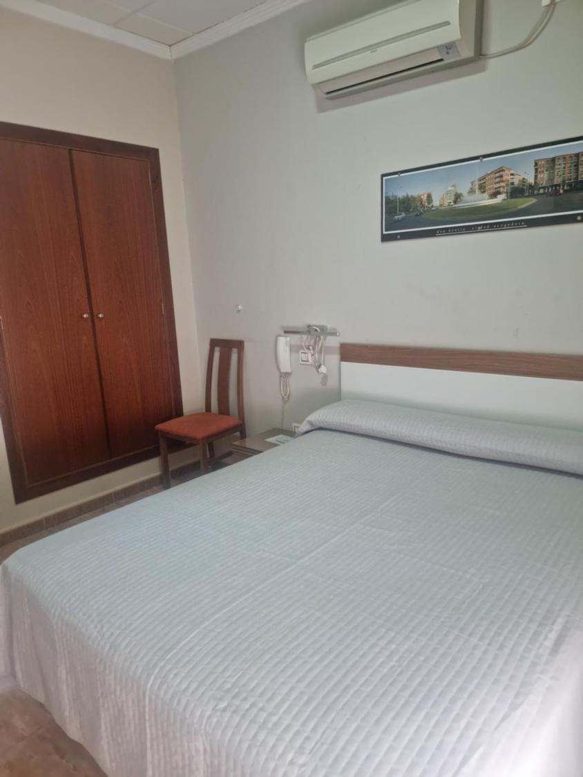 Hostal Restaurante El Paraiso Дон-Бенито Экстерьер фото