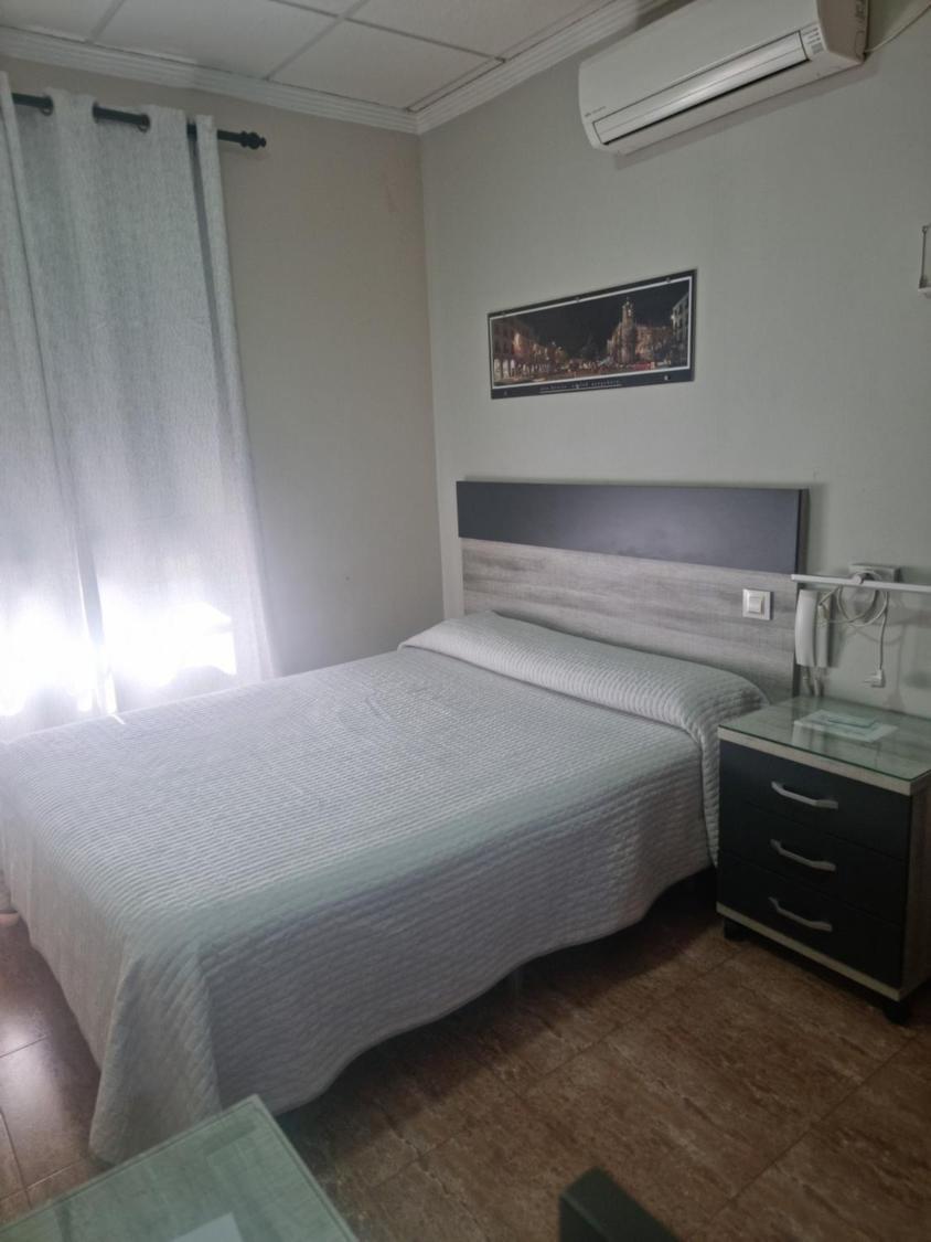 Hostal Restaurante El Paraiso Дон-Бенито Экстерьер фото