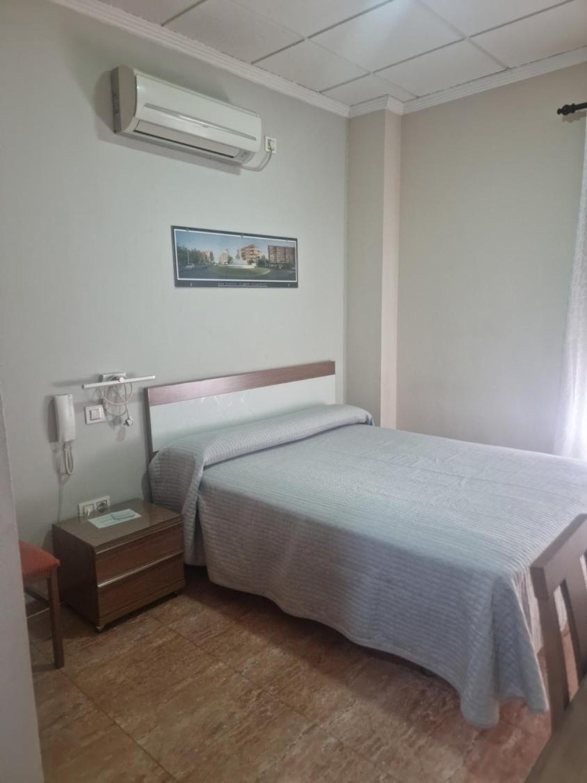 Hostal Restaurante El Paraiso Дон-Бенито Экстерьер фото