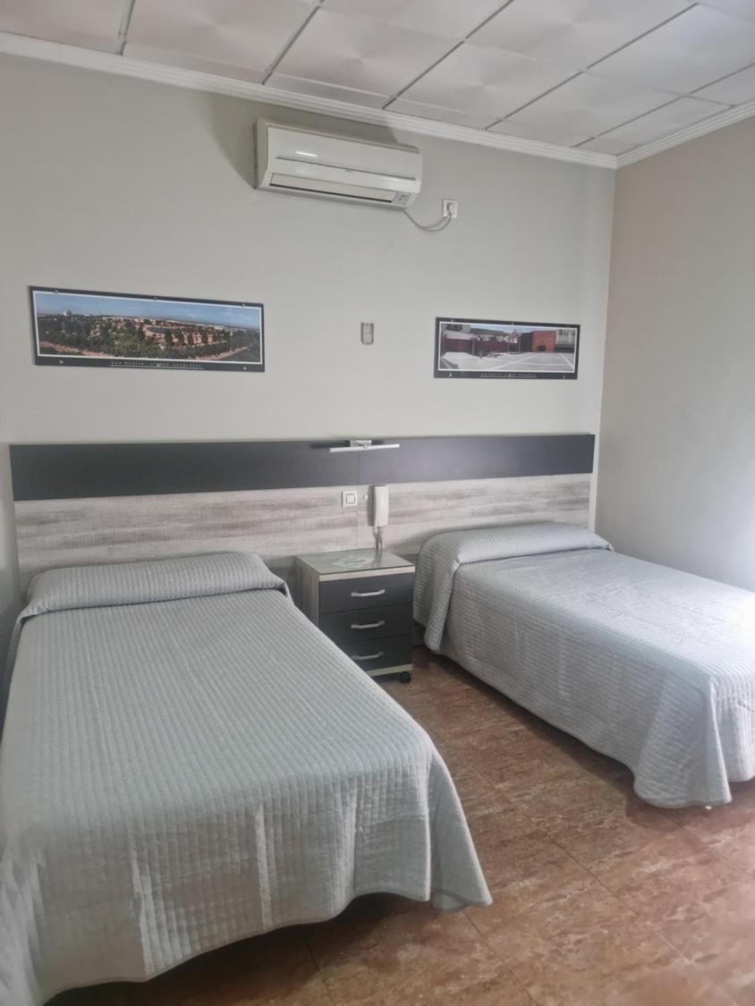 Hostal Restaurante El Paraiso Дон-Бенито Экстерьер фото