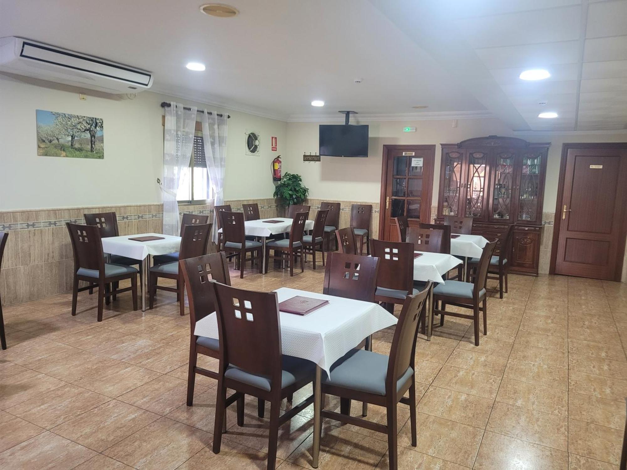 Hostal Restaurante El Paraiso Дон-Бенито Экстерьер фото