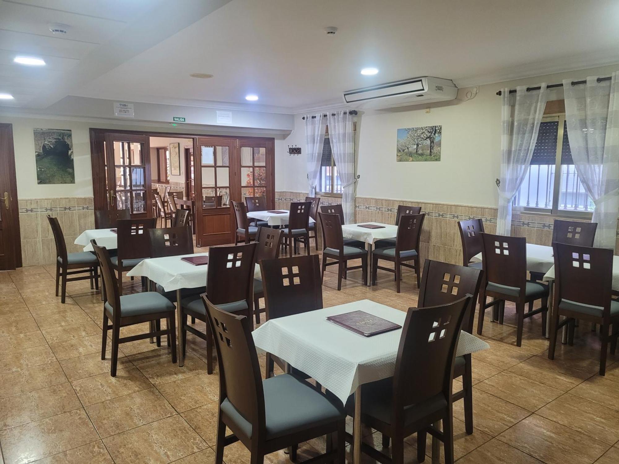 Hostal Restaurante El Paraiso Дон-Бенито Экстерьер фото