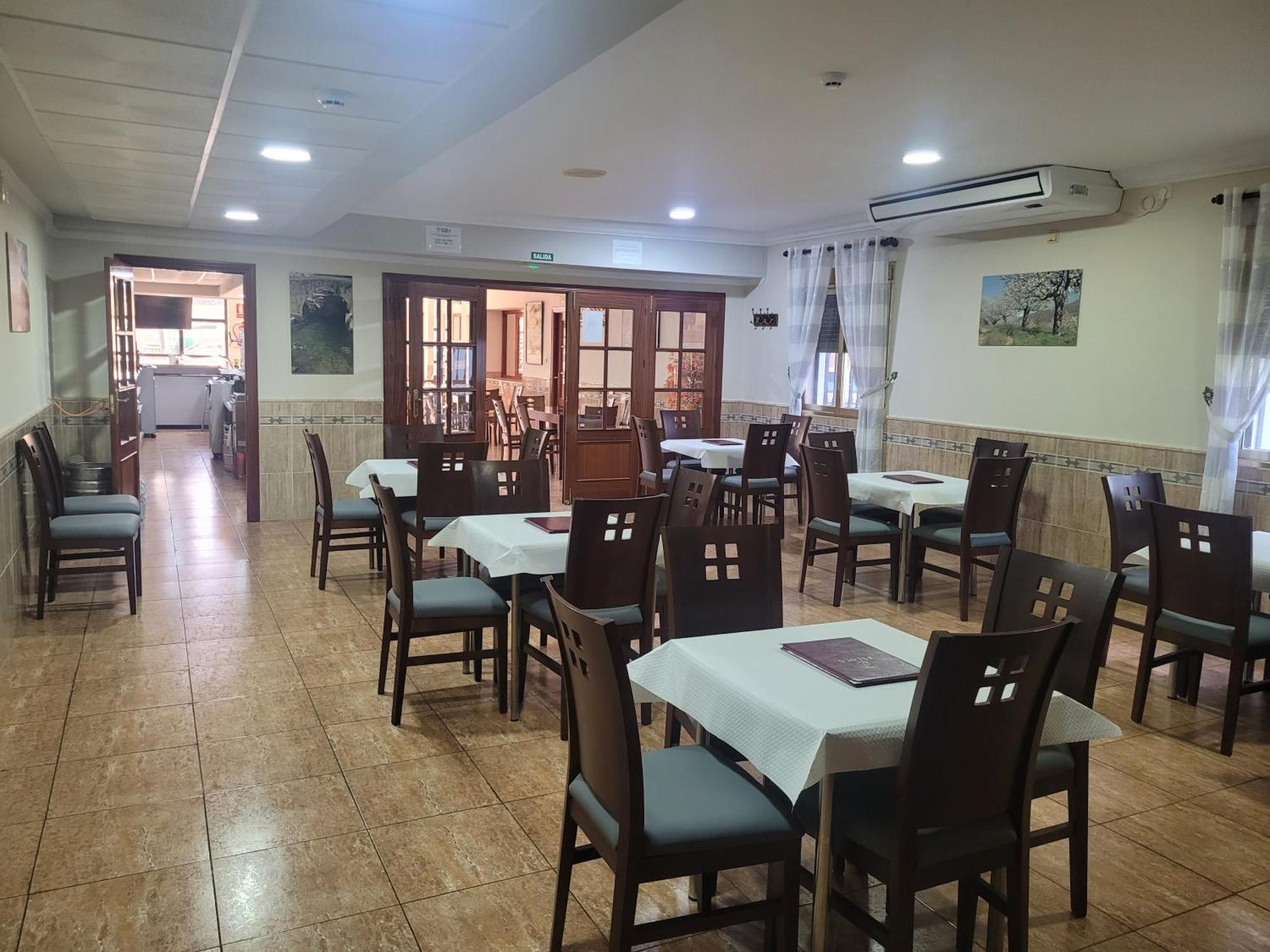 Hostal Restaurante El Paraiso Дон-Бенито Экстерьер фото