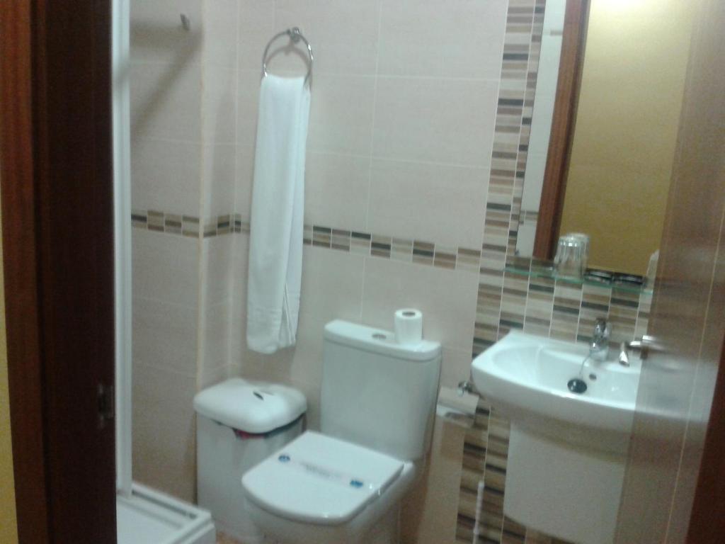 Hostal Restaurante El Paraiso Дон-Бенито Номер фото
