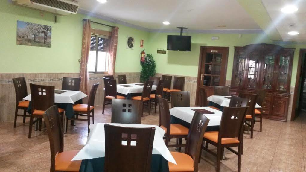 Hostal Restaurante El Paraiso Дон-Бенито Экстерьер фото